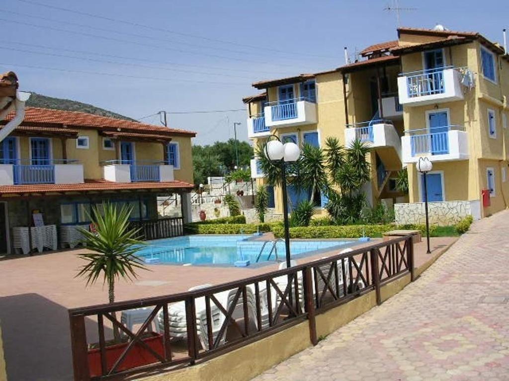 Mareva Hotel Apartments Херсониссос Экстерьер фото
