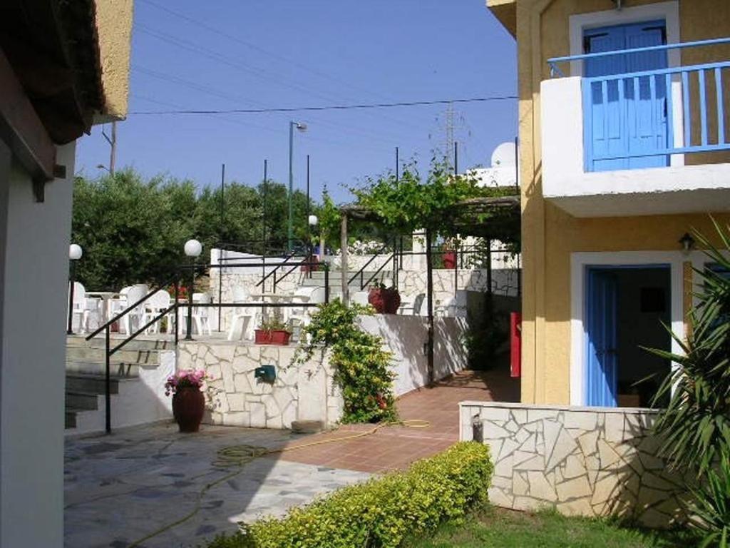 Mareva Hotel Apartments Херсониссос Экстерьер фото